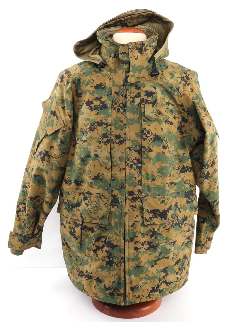 NEW PROPPER USMC GORE-TEX CAMOUFLAGE PARKA SIZE M: New, size medium-regular. Propper International US Marine Corps Gore-Tex MARPAT all-purpose environmental camouflage parka. Interior left side has embroidered label "Made expressly for Department of t