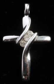 10KT WHITE GOLD CROSS WITH DIAMONDS