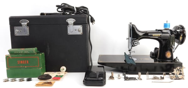 ANTIQUE 1951 SINGER FEATHERWEIGHT SEWING MACHINE