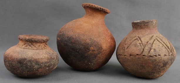 LOT 3 PRECOLUMBIAN POTTERY VESSELS FROM COLUMBIA