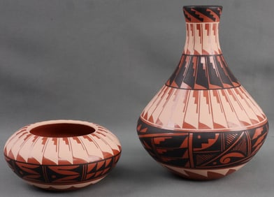 LOT OF 2 HANDMADE POTS OF THE JEMEZ PUEBLO