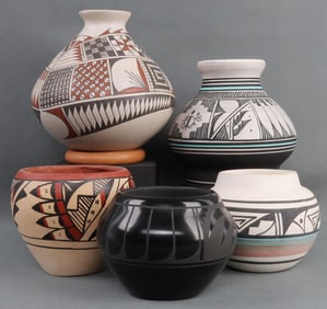 LOT OF 5 SOUTHWESTERN NATIVE AMERICAN POTS