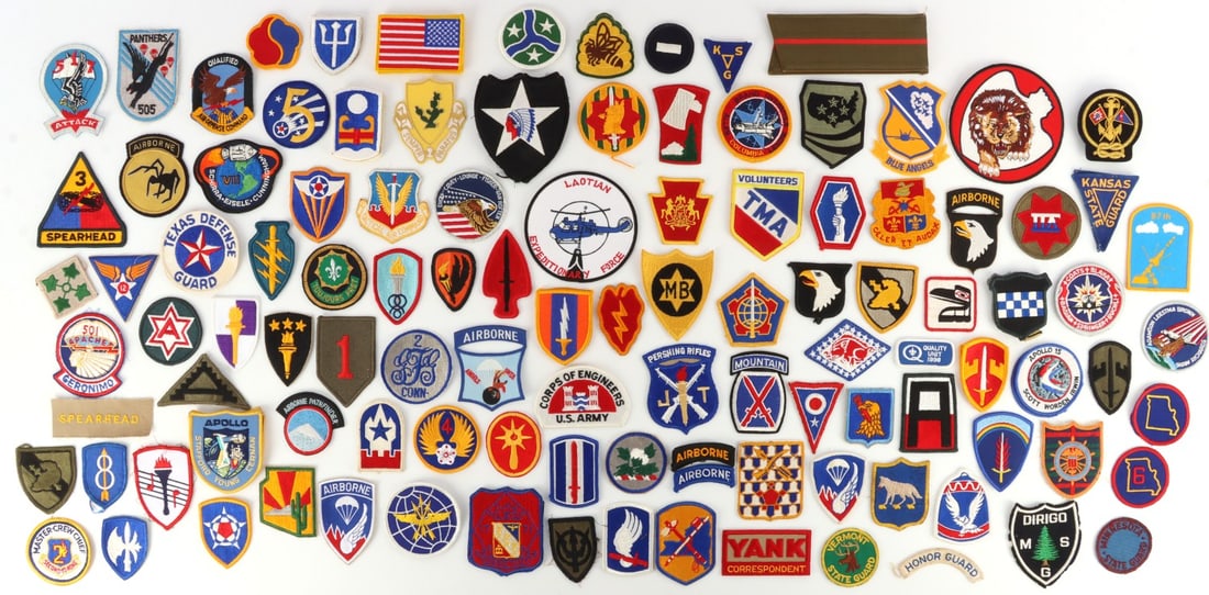 200+ PCS LOT WWII KOREA VIETNAM US UNIFORM PATCHES: Lot of approx. 200 pieces. US military uniform patch collection. Good condition.