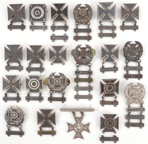 LOT OF 21 UNITED STATES ARMY QUALIFICATION BADGES