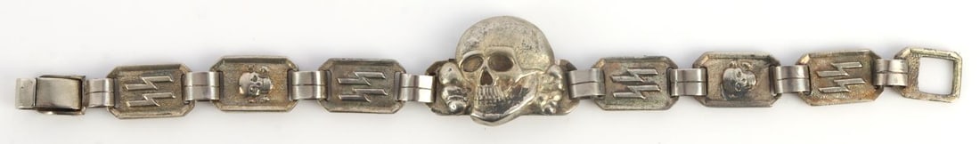 WWII THIRD REICH WAFFEN SS TOTENKOPF BRACELET: Waffen-SS Totenkopf bracelet. SS and Totenkopf alternating symbols on chain, one-sided. Unauthenticated, sold "as is."