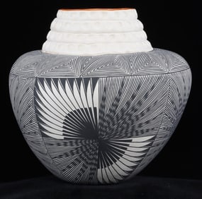 NATIVE AMERICAN SOUTHWEST PUEBLO GEOMETRIC POT