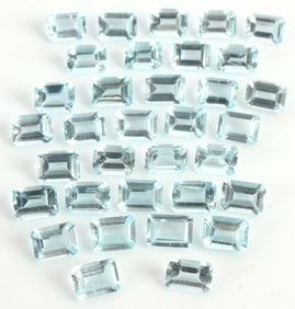 30 CARATS OF LOOSE CUT AQUAMARINE BERYL