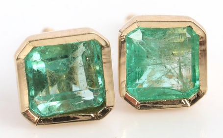 GREEN COLOMBIAN EMERALD AND 18K GOLD EARRINGS