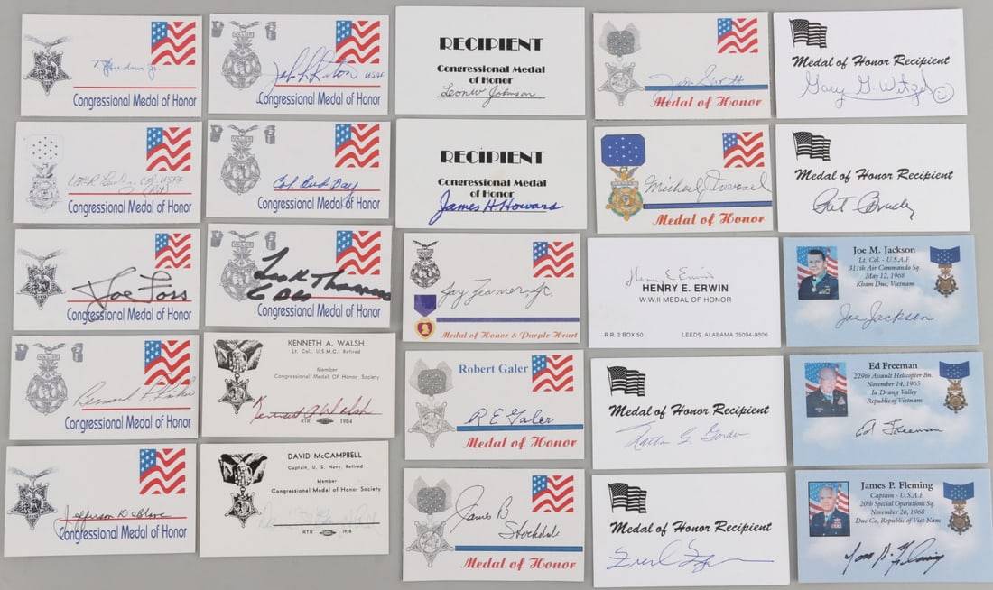 LOT OF 25 AVIATION MEDAL OF HONOR AUTOGRAPHS: Lot of TWENTY-FIVE (25). Some WWII recipients, mostly Vietnam and post. Very good condition.