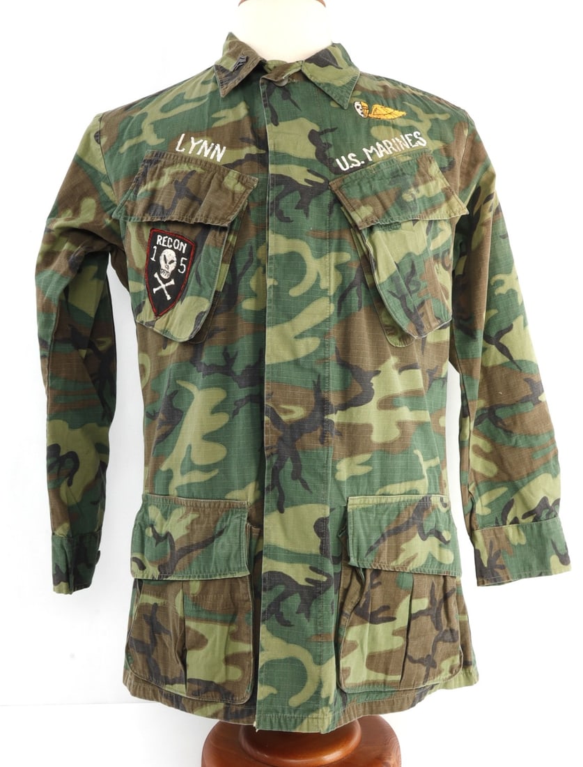 COLD WAR USMC FORCE RECON NAMED ERDL JUNGLE JACKET: Alpha Industries wind resistant poplin cotton camouflage coat, class 2, size small-regular. "Lynn" embroidered on right breast above "Recon 1 5" skull patch. Embroidered half skull parachute wing on l