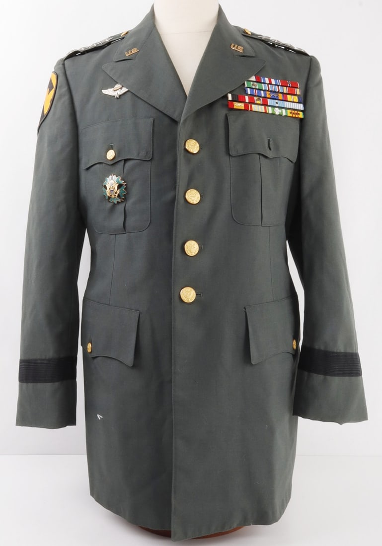 US ARMY 4 STAR GENERAL ROBERT M. SHOEMAKER TUNIC: Dress green tunic, non-sterling stars, with ribbons, highly decorated. Served Korea, and Vietnam. Very good original condition. Tunic only size 41 long.