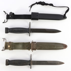LOT OF 2 US M7 KNIFE BAYONETS WITH SCABBARDS
