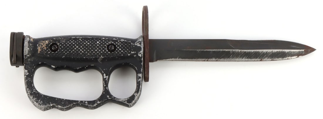 VIETNAM WAR US M7 BAYONET WITH DUSTER GRIP: United States experimental M7 bayonet with a knuckle duster style grip. 6.5 inch blade, 5-inch handle. No scabbard. Very good, original condition.