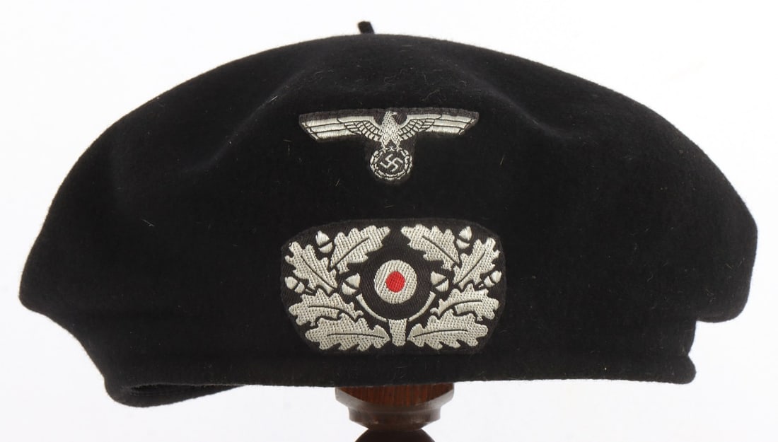 WWII GERMANN THIRD REICH PANZER HELMET BERET: Does not fluoresce. Oversized for covering helmet, circular oak leaf patch, free of damage. Unauthenticated, sold "as is."