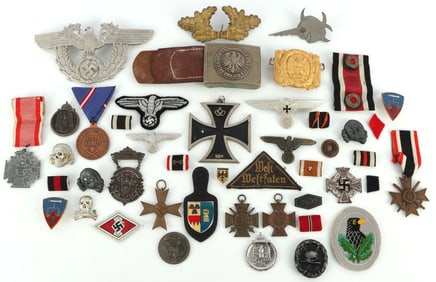 LOT 34 WWII GERMAN REICH MIXED PIN BADGE BUCKLES