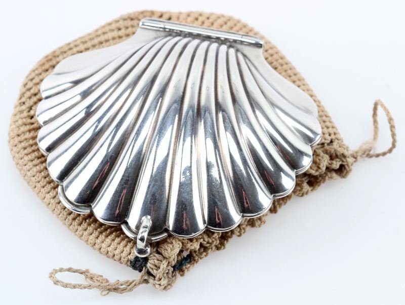 VINTAGE LADIES NAPIER STERLING SILVER COMPACT: Manufactured by Napier, this fluted clamshell design compact is in great shape; mirror perfect, powder pad is perfect. Measures 74mm by 70mm by 28mm. Classic. Weight: 87.0 Condition: Fine condition. L