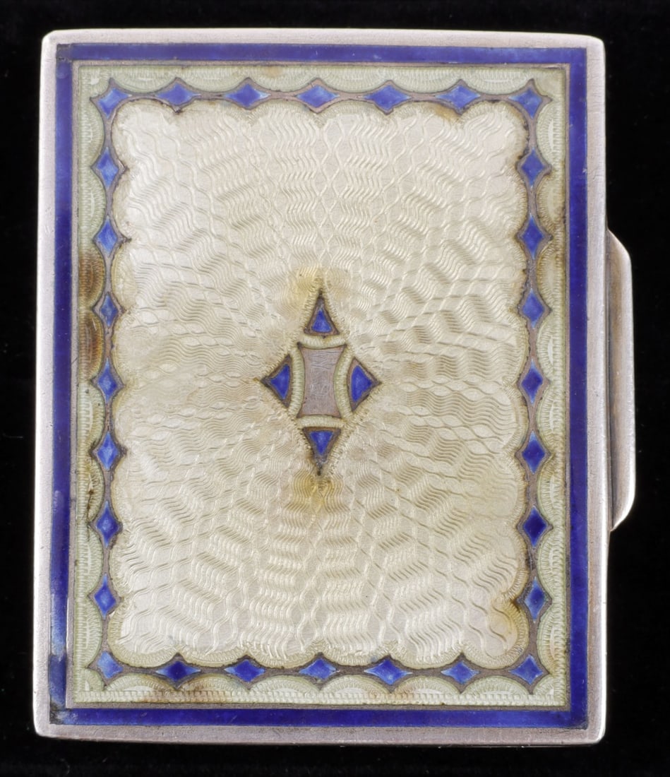 ANTIQUE FRENCH 900 SILVER ENAMELED PILL BOX: Enameled Pill box measuring 1 7/8 X 1 1/2 inches. Very good, original condition. Late 19th / early 20th century.