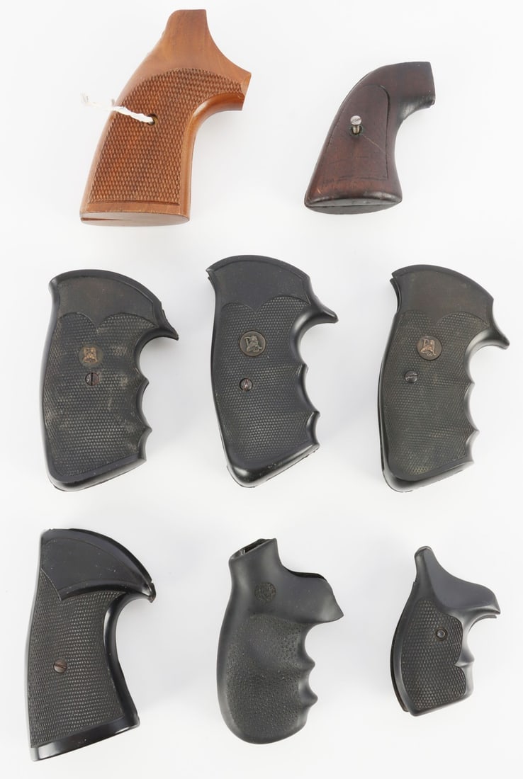 8 PAIR OF HANDGUN GRIPS PACHMYR ROUGUE: Lot of EIGHT (8) pair. All very good original condition, Pachmyr, Herritt's and Rogue.