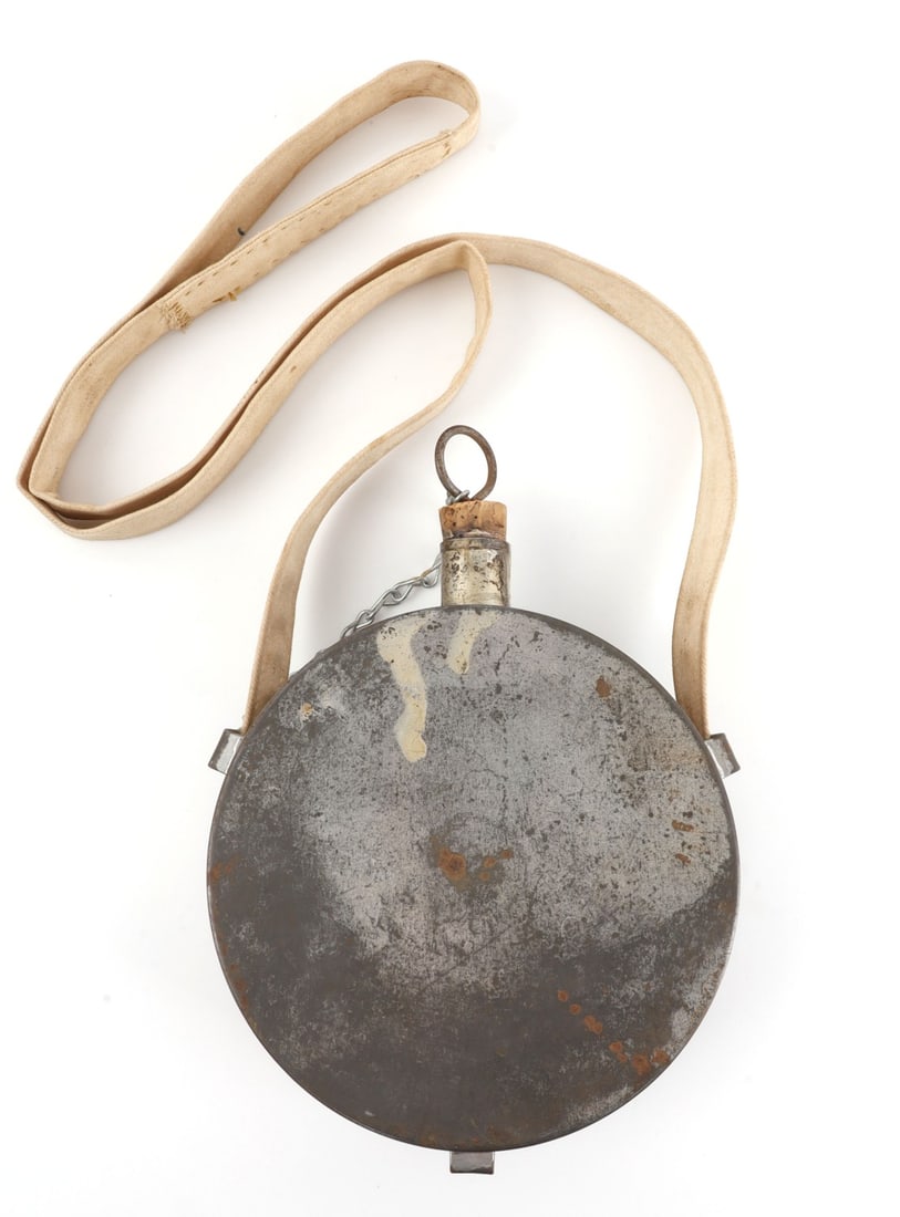 US CIVIL WAR CONFEDERATE TIN DRUM CANTEEN: Tin drum canteen commonly used by US soldiers during the Mexican-American War and then primarily by the Confederacy during the Civil War. This is a high- quality reenactor's piece. 6.5 inch diameter.
