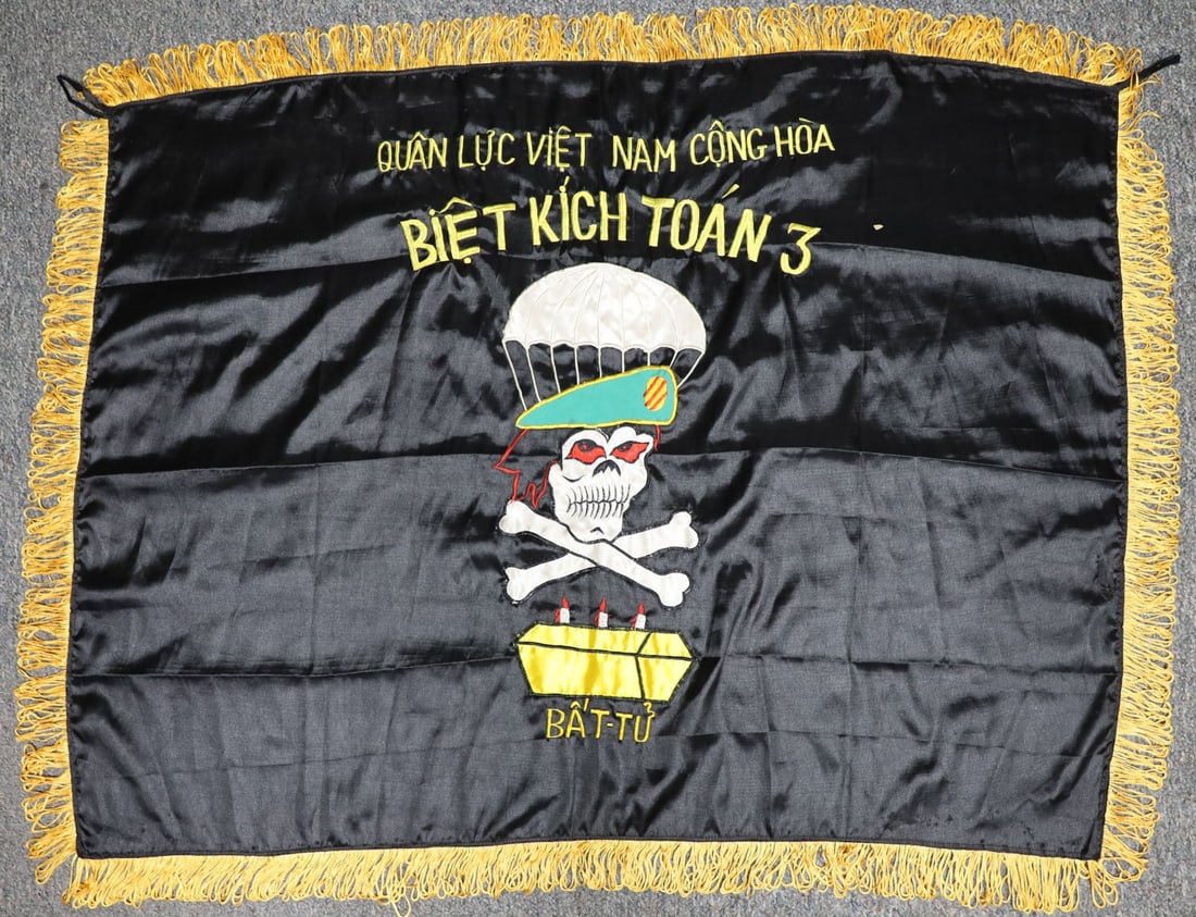 5TH SPECIAL FORCES GROUP VIETNAM BANNER W FRINGE: Single-sided, original special forces banner. Yellow embroidered lettering. Approx. 34 X 46 inches. 2.5-inch fringes. In 'like new" overall condition.