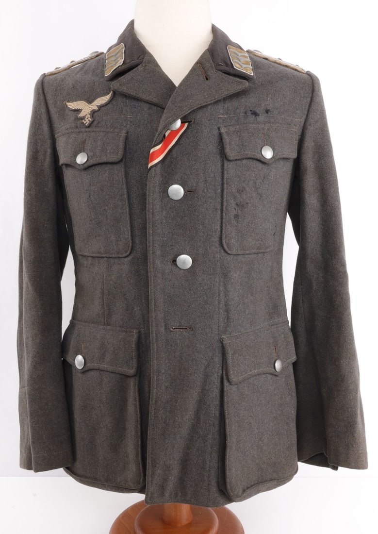 WWII GERMAN LUFTWAFFE M43 COMMUNICATION CORP TUNIC: WWII German Luftwaffe M43 Communications Corps officer tunic. Includes Hauptmann shoulder boards and collar tabs, Luftwaffe breast eagle patch, and Iron Cross ribbon. No fluorescing. Good overall cond