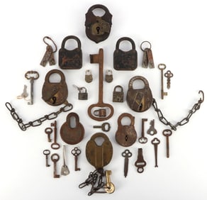 LOT OF 13 VINTAGE LOCKS & ASSORTED SKELETON KEYS