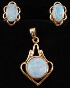 14K YELLOW GOLD OPAL EARRING PENDANT SET