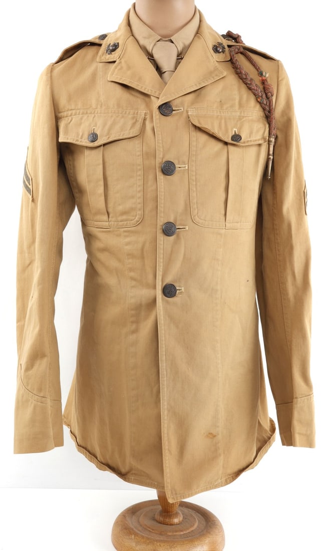 20TH CENT US MARINE CORPORAL SUMMER TUNIC + MORE: Late 1920's-early 1930's U.S. Marine Corps Corporal summer tunic, shirt (1950s manufacturing stamp), tie and tack. Tunic flanked by double chevron patches. Full complement of USMC tunic buttons. Also 