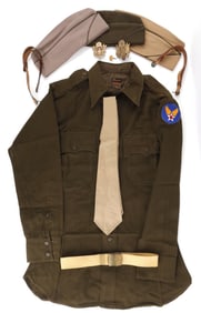 WWII ARMY AIR CORP UNIFORM HAT INSIGNIA LOT