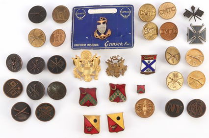 LOT OF 34 ASSORTED WWI & WWII U.S. COLLAR INSIGNIA