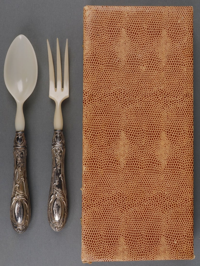 WWII GERMAN THIRD REICH ADOLF HITLER SALAD SET: Salad serving fork and spoon set with celluloid heads and weighted silver handles. 'AH' initials engraved on handles. In faux leather case. Unauthenticated, sold "as is."