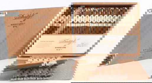 LOT OF 19 DAVIDOFF SIGNATURE NUMBER 2 CIGARS