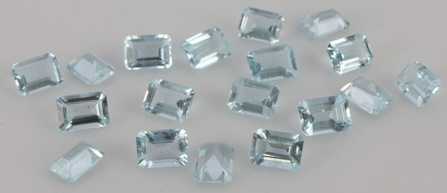 15 CARATS OF LOOSE CUT AQUAMARINE BERYL
