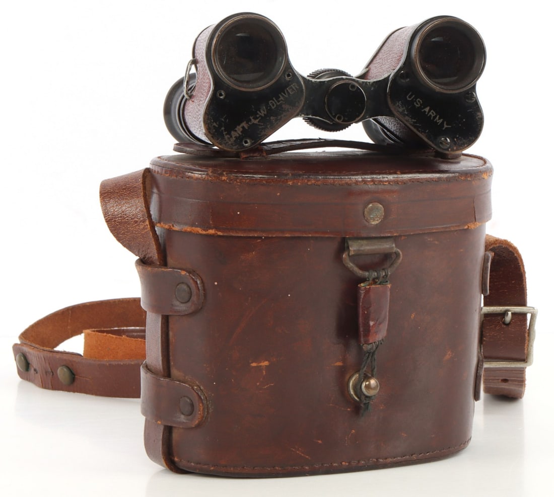 WWI U.S ARMY NAMED BUSCH PRISMA BINOCLE BINOCULARS: 9X magnification. Serial number: 63760. Named to Capt. D.L. Oliver. Also stamped U.S. Army. Mod. Stellux, German Made. Clear optics, fully functional with unmarked leather case and shoulder strap. 4 X