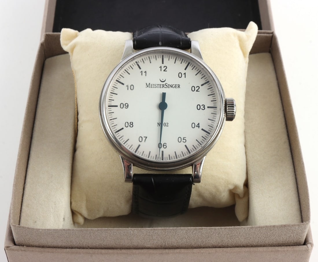 MEISTERSINGER SINGLE-HAND SELF WINDING WATCH: MeisterSingler single-hand watch, specified as 'No. 02.' Leather band, stainless steel frame, scratch-resistant sapphire crystal. Automatic and self-winding.