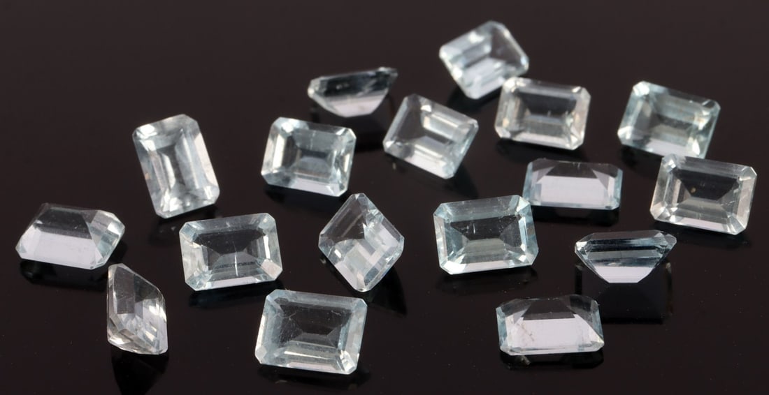 15 CARATS OF LOOSE CUT AQUAMARINE BERYL: Cut aquamarines weighing in at a total of 15 carats. Emerald cut. Eye clean. Stones could be considered very light to light in terms of color. Very good, "like new" condition. Approx. 6 X 2.5 X 4 mm p