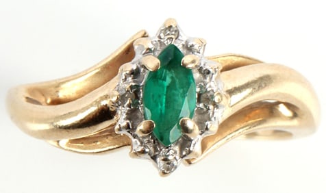 10K YELLOW GOLD EMERALD DIAMOND RING SIZE 6.75