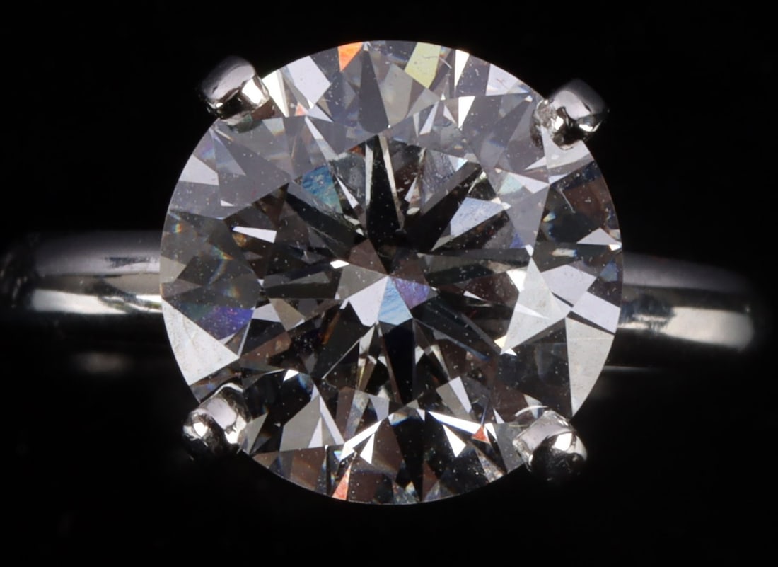 3 CARAT SOLITAIRE DIAMOND RING IN PLATINUM: 3.01 carat, VS1 clarity, I in color, Ideal cut. excellent polish and symmetry. Size 4. Shank is marked "platinum". Laser etched "Laboratory grown in the USA IGI LG10294314" This lot has a reserve.