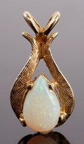 14 KT YELLOW GOLD AND PEAR SHAPED OPAL PENDANT