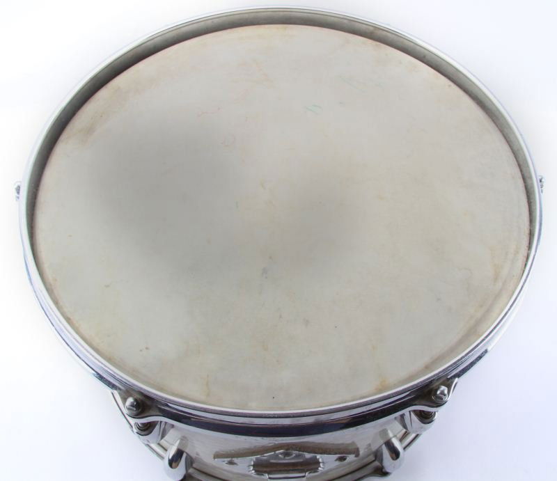 VINTAGE MARINE PEARL GRETSCH 13 INCH TOM DRUM: 13 by 9 inch tom in good condition.
