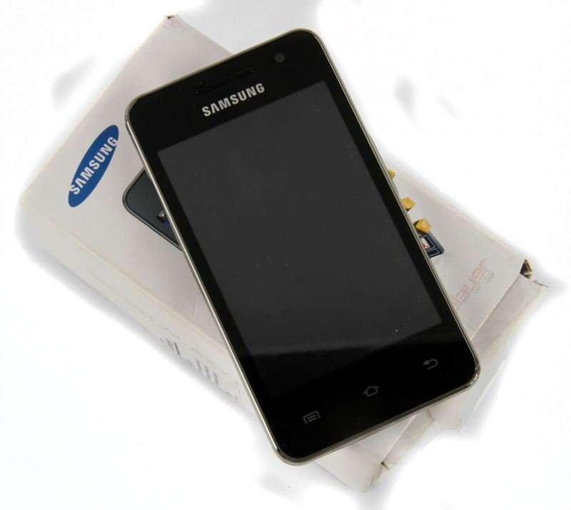 8GB BLACK SAMSUNG GALAXY PLAYER 3.6: The Samsung Galaxy S music player is a digital media player that uses the Android 2.3 operating system. Similar to the Samsung Galaxy line of cell phones, this Samsung 8 GB MP3 player is equipped with