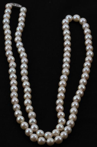 LADIES OPERA LENGTH CULTURED PEARL STRAND: Elegant 30 inch opera length, 94 cultured pearls, measuring 7-7.5mm in diameter, slightly out of round, minor surface flaws, white with very slight rose' color. 14k white gold pearl clasp. Strung with