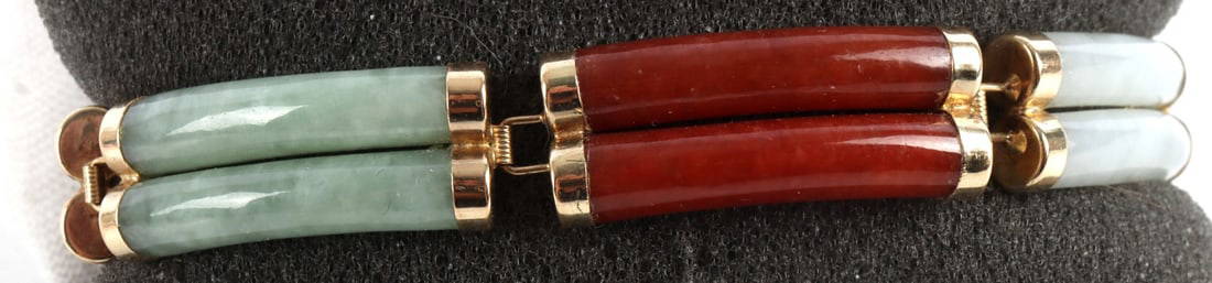 7.5 IN 14K YELLOW GOLD JADE CHINESE LINK BRACELET: Stamped "14K" on clasp. Measures 7.5 inches. Total weight: 21.2 grams. This lot has a reserve.