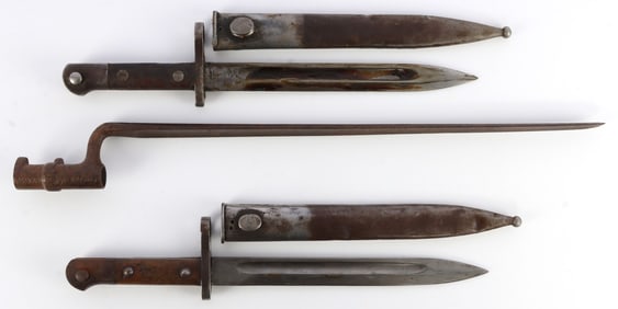 1 CIVIL WAR SOCKET & 2 MAUSER BAYONET LOT