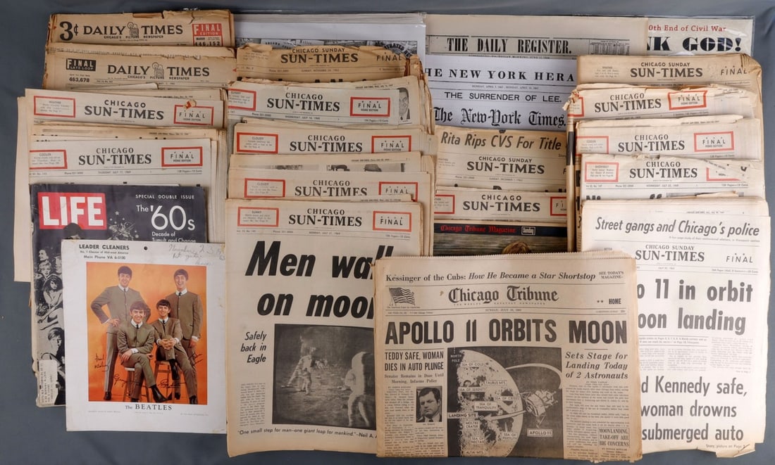 25 CHICAGO NEWSPAPER COLLECTION WWII MOON KENNEDY: Lot of more than twenty-five (25 +/-) historic newspaper issues, mostly Chicago papers. Includes issues covering WWII, the moon landing and the Kennedy assassination. Also includes group of facsimile 