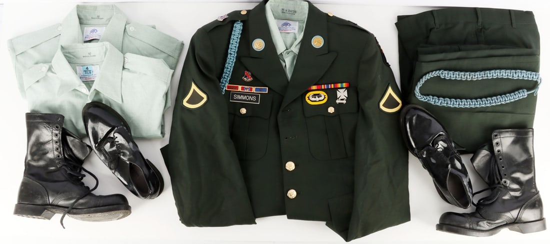 NAMED US ARMY AIRBORNE PRIVATE FIRST CLASS: Tunic is 41R. Free from damage. With shirts and shoes. 25, of Tallahassee, Fla.; assigned to the 2nd Battalion, 327th Infantry Regiment, 1st Brigade Combat Team, 101st Airborne Division (Air Assault),