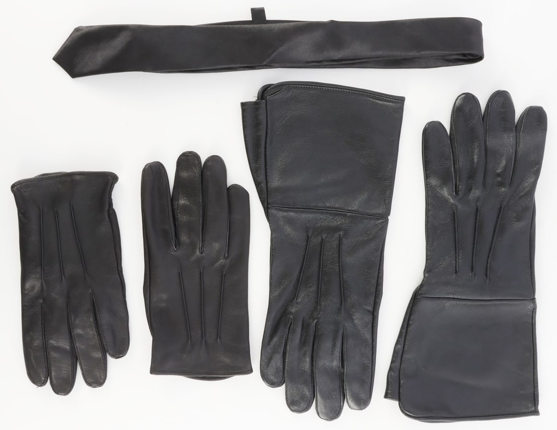 WWII GERMAN SS STYLE LEATHER GLOVES AND SILK TIE: Fits a medium hand. Tie is silk. Very good condition.