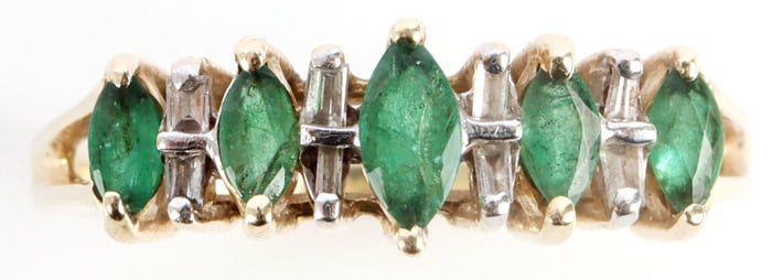 14K YELLOW GOLD EMERALD DIAMOND RING SIZE 8