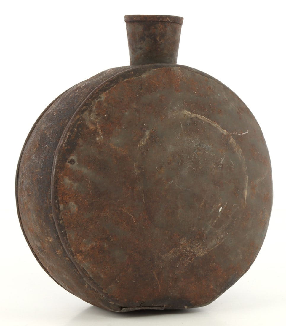 US CIVIL WAR CONFEDERATE THIN IRON CANTEEN: Thin iron canteen with welded sides. 4.5 inches. Very good, overall condition. Period: Civil War & Indian Wars This lot has a reserve.
