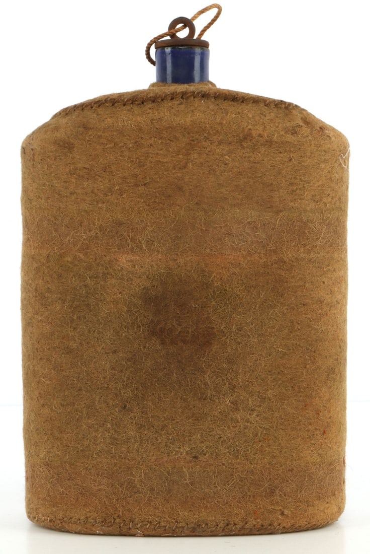 WWI BRITISH ARMY ENAMEL & CLOTH CANTEEN FLASK: Canteen for the British Army in the First World War. Blue enamel canteen with khaki cloth covering. 'Elgear' is written on side. 5.5 X 7.25 inches. Very good, original condition.